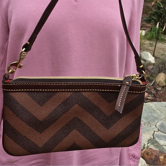 DOONEY AND BOURKE WRISTLET SMALL POUCH GOLD TONE HARDWARE - Picture 13 of 14